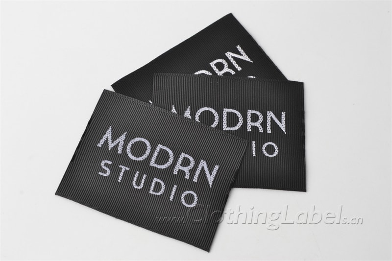 Garment Labels Brand Name 100% Polyester Fabric Woven Labels for Clothing -  China Woven Name Labels and Woven Label Personalized price
